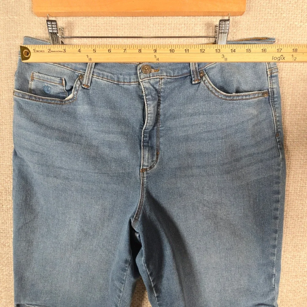 Gloria Vanderbilt Womens Blue Denim Bermuda Shorts Slimming Effect Sz 16 Stretch
